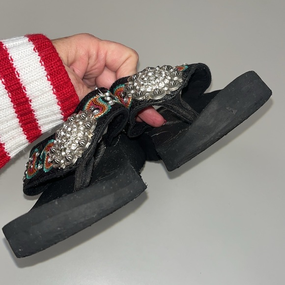 Montana West ladies flip flops with embellishments and embroidery size 8 black - Picture 5 of 14